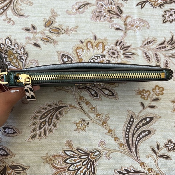 MICHAEL KORS Jet Set Charm Medium Moss Leather Detachable Strap Wristlet - Picture 5 of 11